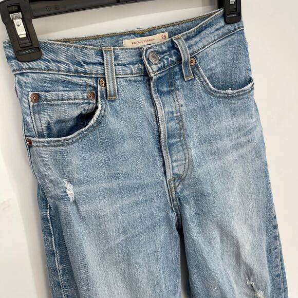 Levi's Premium Ribcage Straight Mid Rise Light Wash Mom Jeans Size 25 Blue - Picture 2 of 13